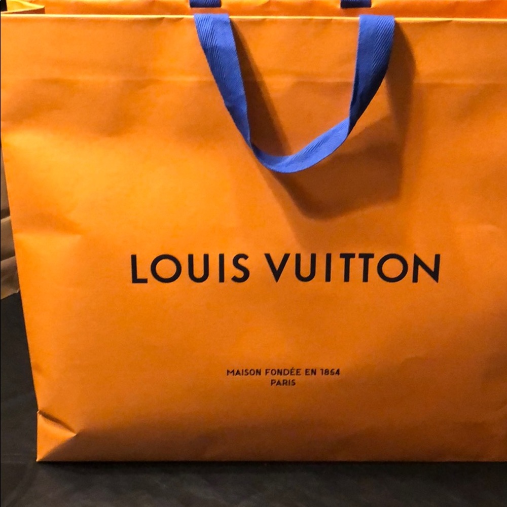 AUTHENTIC LOUIS VUITTON BAG